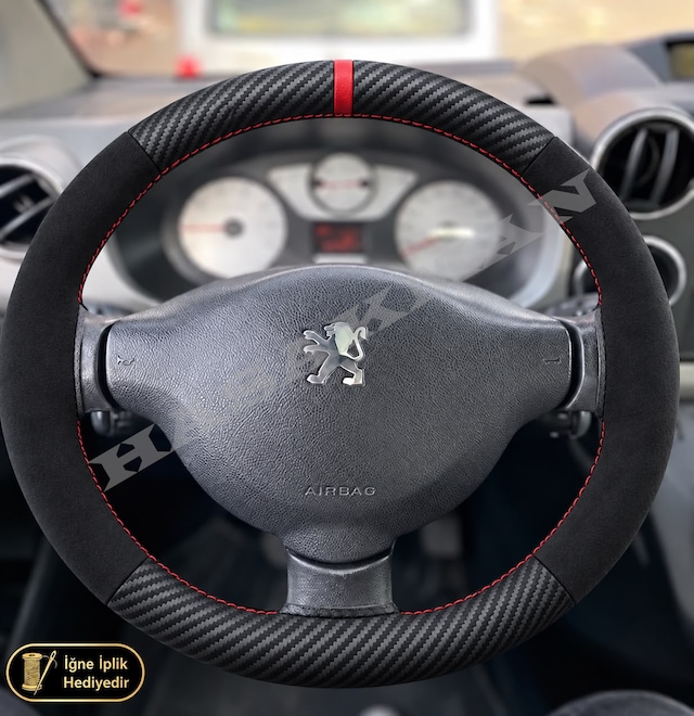 Peugeot Partner Dikme Direksiyon Kılıfı Alcantara Süet Mat Karbon Kırmızı Yüzük Ve Dikiş Mux Altyapılı-kombi-kalın Kollu 2002-2005