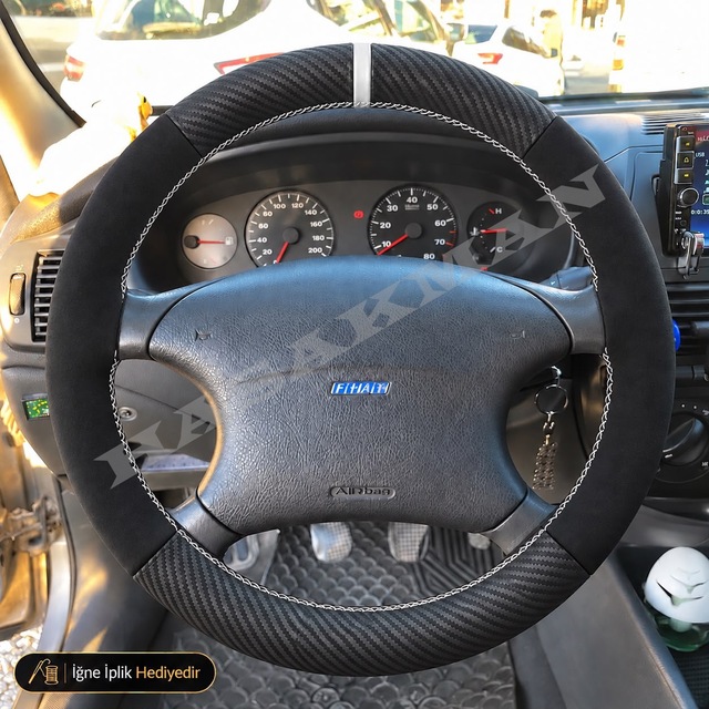 Fiat Strada Dikme Direksiyon Kılıfı Alcantara Süet Mat Karbon Beyaz Yüzük Ve Dikiş 4 Kollu 1999-2005