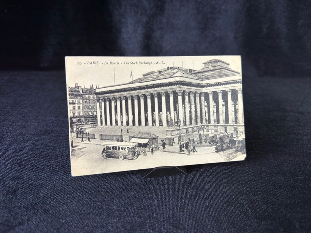 Fransa Paris - La Bourse The Stock Exchange - A.l. Siyah Beyaz Kartpostal- Borsa Binası Teşhir Ürün