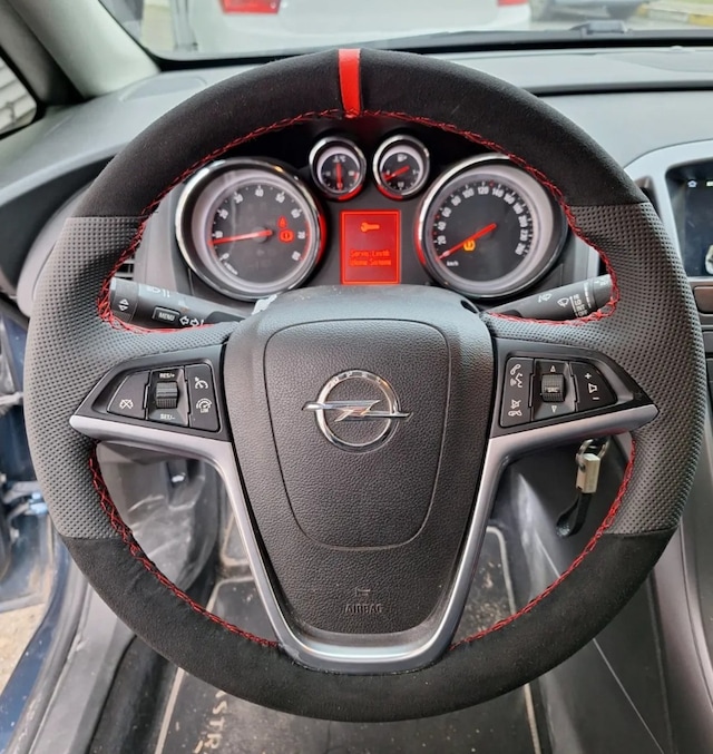 Opel Insignia Uyumlu Araca Özel Direksiyon Kılıfı Siyah