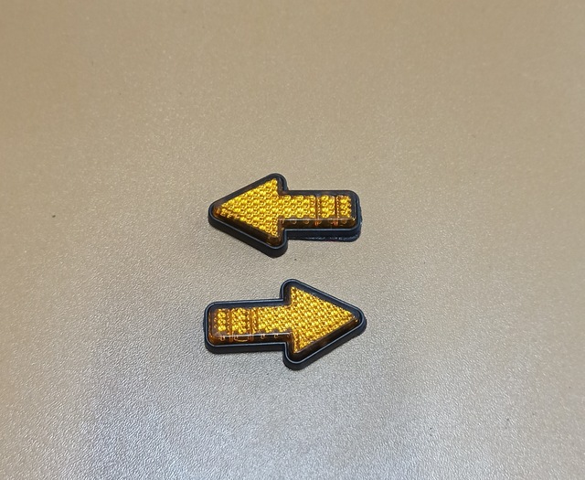 Mini Ok Yönlü Sarı Reflektör Yapışkanlı 2 Adet Plastik