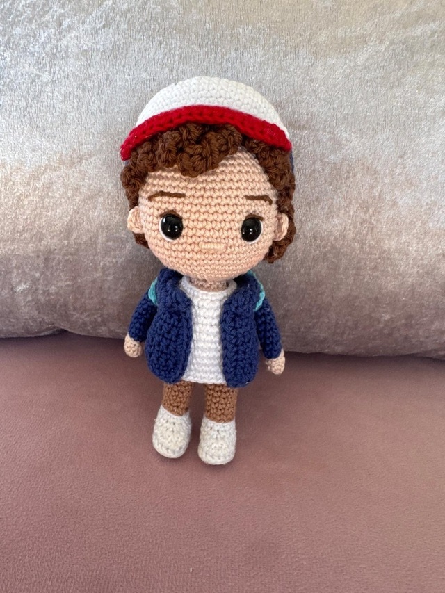 Stranger Things Dustin Amigurumi Karakter 17 cm