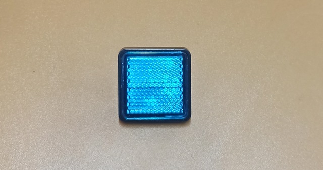 Kare Şeklinde Mavi Reflektör 6mm Vidalı Plastik 2 Adet
