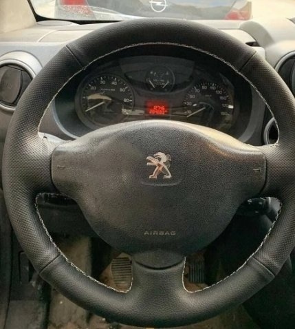 Peugeot Partner Tepe Araca Özel Direksiyon Kılıfı Nokta Düz