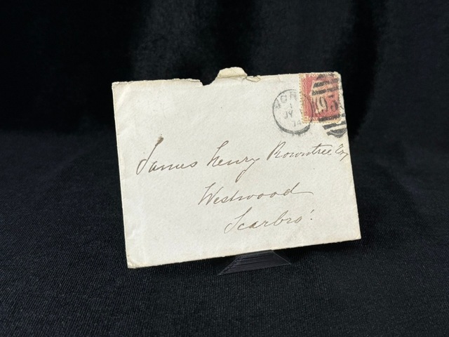 İngiltere Klasik Dönem 1874 Victoria Dönemi Red Penny Pullu Zarf Postadan Geçmiş Plate Number 34 Hatalı Kesim