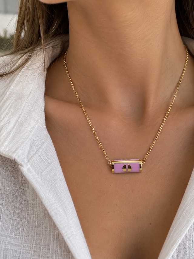 14 Ayartasarım Pembe Mineli Ve Gold Detaylı Silindirik Altın Kolye