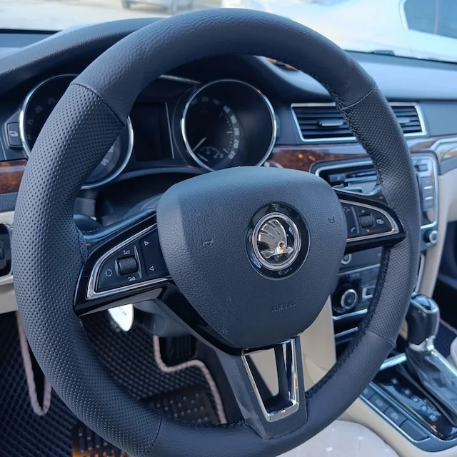 Dikişli Direksiyon Kılıfı Noktalı/ Siyah Deri Siyah Dikişli Skoda Süperb Octavia Kamiq Kodiaq İçin Renkli