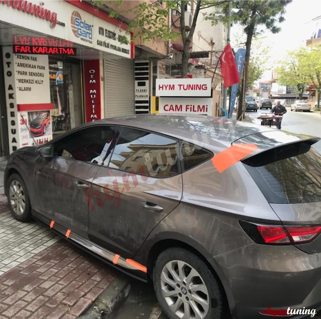 Seat Leon Marşpiyel Lipi - Parlak Siyah - 2012 Sonrası
