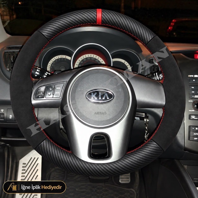 Kia Soul Dikme Direksiyon Kılıfı Alcantara Süet Mat Karbon Kırmızı Yüzük Ve Dikiş Am Solu Tuşlu 2011-2014