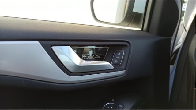 Ford Focus 2019+ Kapı Kolu Ic Açma Kaplama-Tıtanyum Sıyah (543127581)