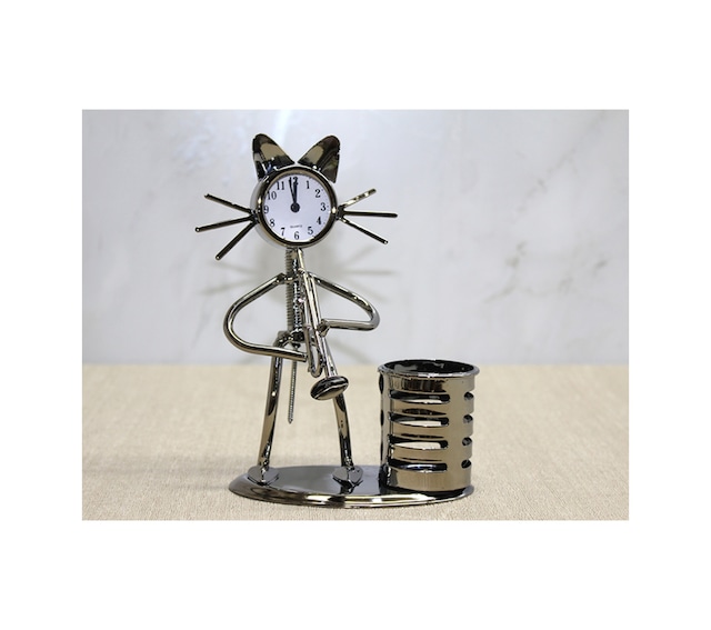 1 Adet Metal Saksafon Çalan Kedi Müzisyen Masa Saati Ve Kalemlik Dekoratif Metal Masaüstü Aksesuar Saatli Kalem Tutucu Pen Holder Clock