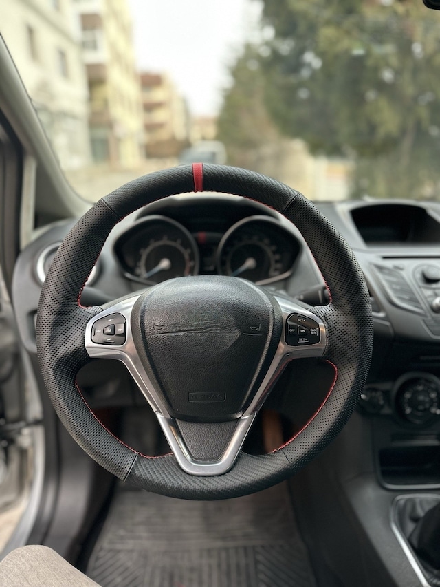 Ford Fiesta Araca Özel Deri Direksiyon Kılıfı-plastik Derisiz Tuş