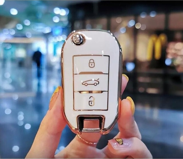 Opel Uyumlu Combo Corsa F Crossland X Grandland X Nano Anahtar Koruma Kılıfı Beyaz Gold Altın Renk