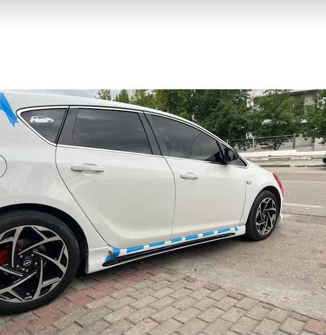 Opel Astra J Kanallı Yan Marşpiyel Çift Plastik