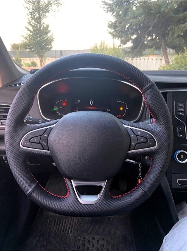 Megane 4 İcon Araca Özel Direksiyon Kılıfı Nokta Karbon Kırmızı İp Kırımızı