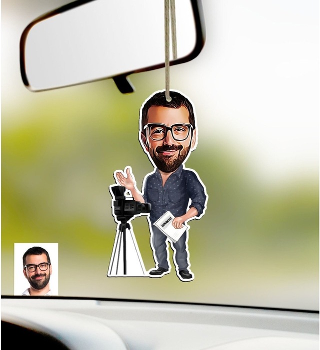 Kişiye Özel Bay Yönetmen Karikatürlü Ahşap Araba Dikiz Ayna Süsü