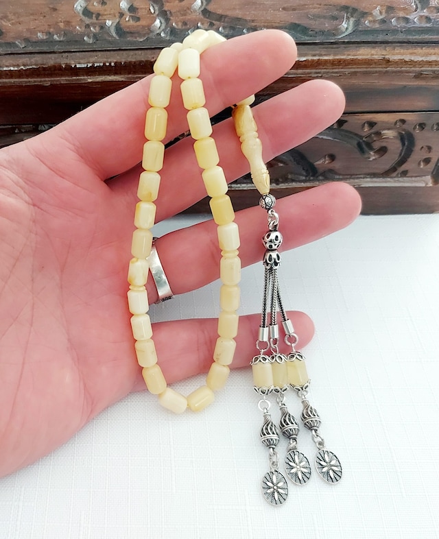 Damla Kehribar Dört Parmak Kapsül Kesim Gümüş Püsküllü Tesbih Daml 9.8 Gr Gümüş 7.6 Gr Ölçü 6x9 Sarı