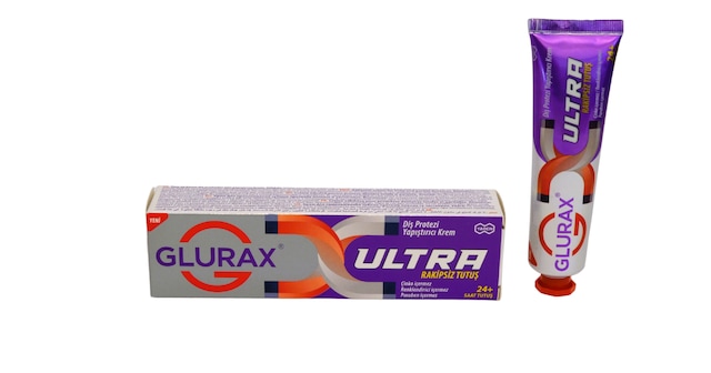 Glurax Ultra Diş Protezi Yapıştırıcı Krem
