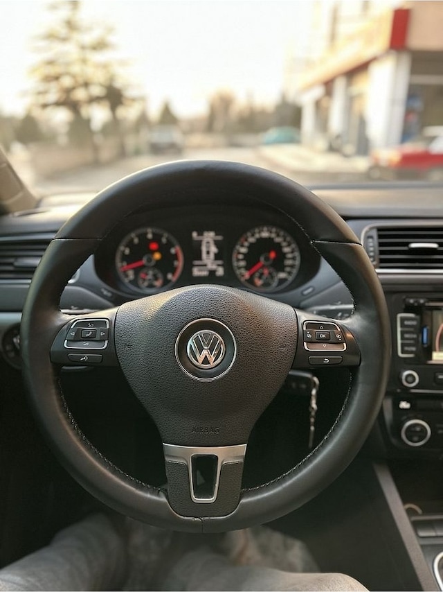Volkswagen Jetta 2011-2014 Araca Özel Direksiyon Kılıfı Derisi S Siyah