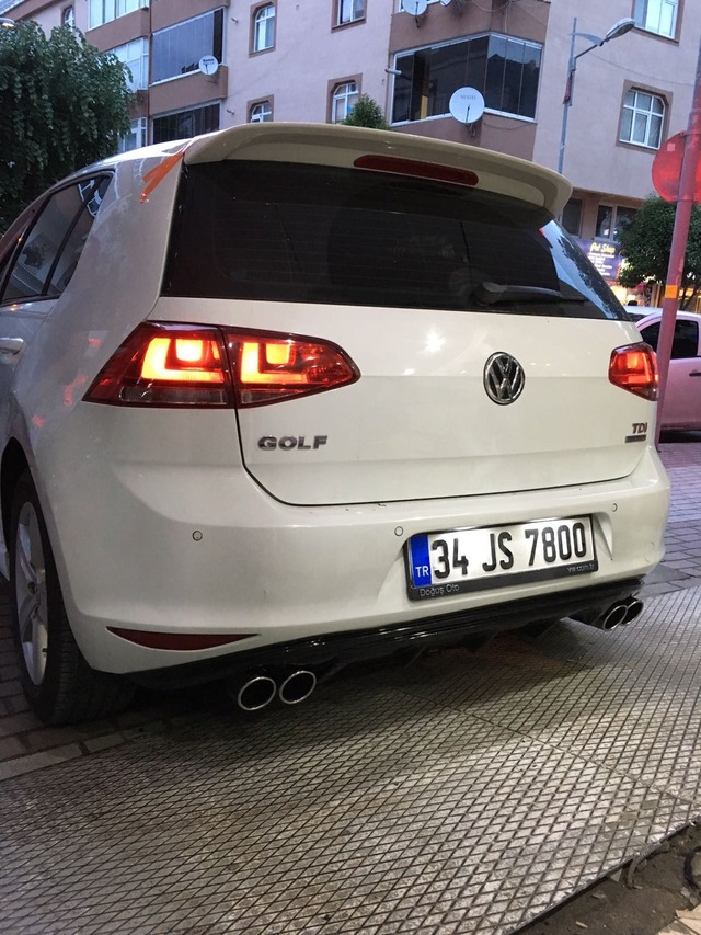 Golf 7 Arka Tampon Eki Parlak Siyah Difizör