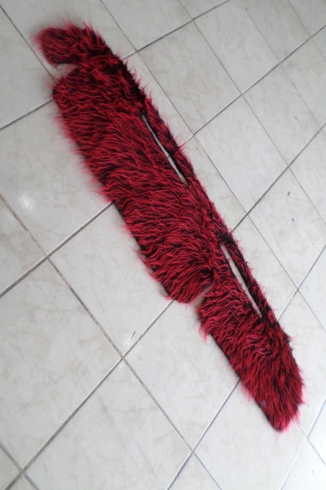 Tofaş Uyumlu Torpido Örtüsü Peluş Slx Tip Yüksek Göğüs Renk Seçenekli Kırmızı-Siyah