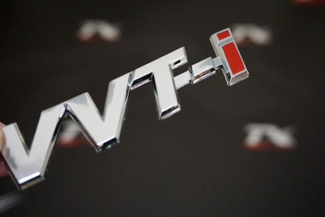 Toyota Uyumlu Vvt İ Bagaj 3M 3D Abs Logo Amblem Gümüş