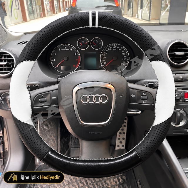 Audi A3 Sportback 8p Dikme Direksiyon Kılıfı Delikli Deri Parlak Siyah Beyaz Detay Çift Yüzük Ve Dikiş 3 Kollu Tuşlu 2005-2008