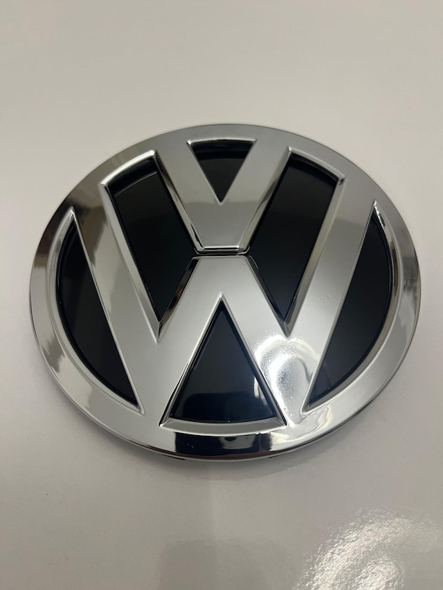 Passat B8 Ön Panjur Arması Piano Black 2015-2018 3g0853601b