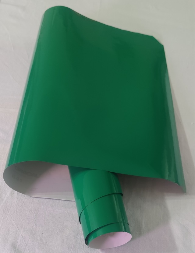 Yeşil Renk Dayanıklı Araç Motor Mobilya Folyosu 126cm X 20 Cm
