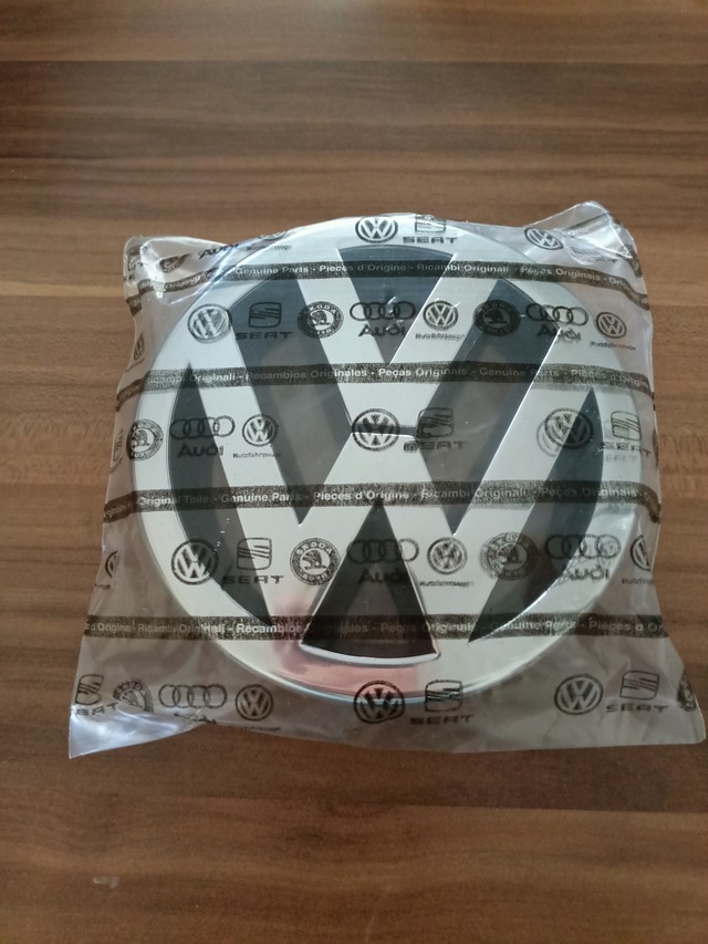 Passat B8 Ön Panjur Arma Logo 2015 - 2018