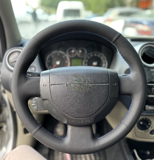 Ford Connect Fiesta Çıkıntılı Bombeli Araca Özel Dikmeli Direksiyon Kılıfı Nokta Düz Mavi İp Siyah