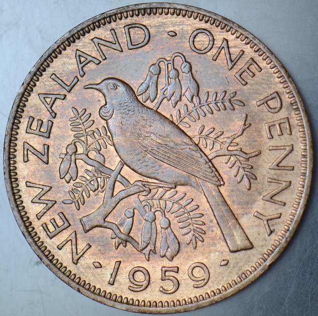 Yeni Zelanda 1 Penny 1959 Kraliçe Iı. Elizabeth. Tui Kuşu. 31 Mm Bronz. Çilaltı.