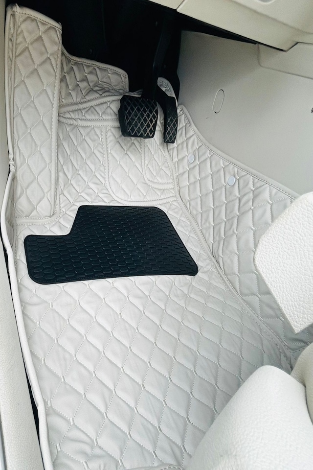 Mercedes-benz Eqe Beyaz Renk 8d Diamond Premium Kaymaz Deri Oto Paspas