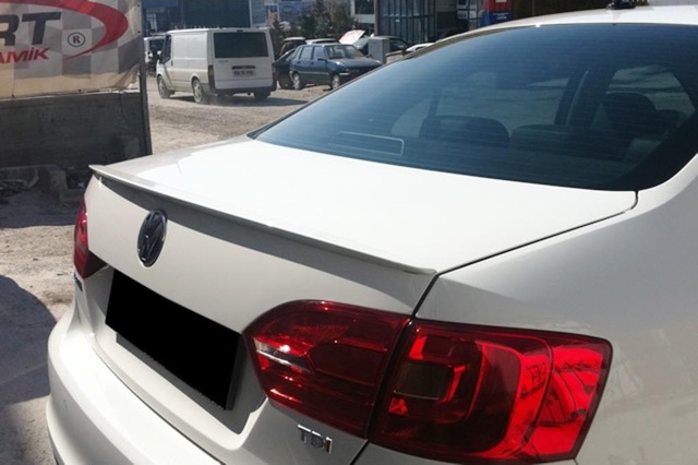 Volkswagen Jetta 2015-2019 Beyaz Bagaj Üstü Spoyler Sry