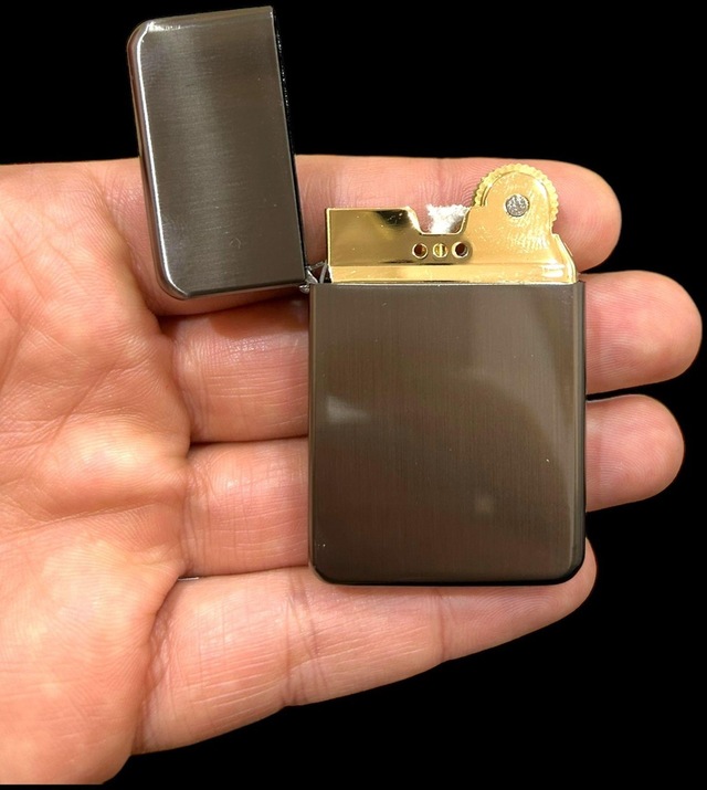 Koyu Füme Benzinli Metal Çakmak 109427