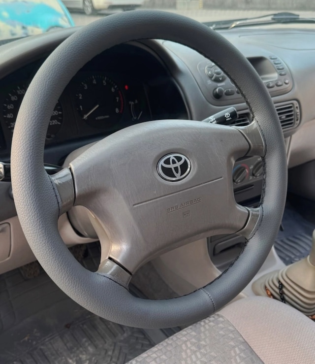 Dikişli Direksiyon Kılıfı Koyu Gri Deri Siyah Dikişli Toyota Corolla Terra Sol İçin Siyah