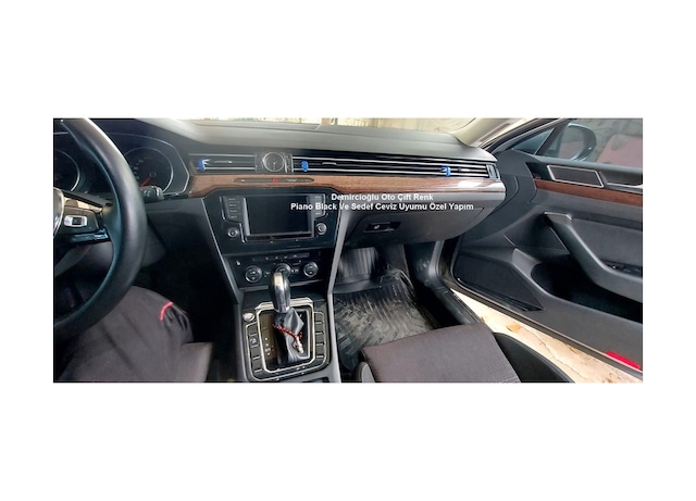 Volkswagen Passat B8 2015 Sonrası Torpido Kaplama Özel Seri Çift Renk Ceviz Ve Piano Black