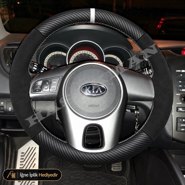 Kia Cerato Dikme Direksiyon Kılıfı Alcantara Süet Mat Karbon Beyaz Yüzük Ve Dikiş Td Concept-solu Tuşlu 2009-2013