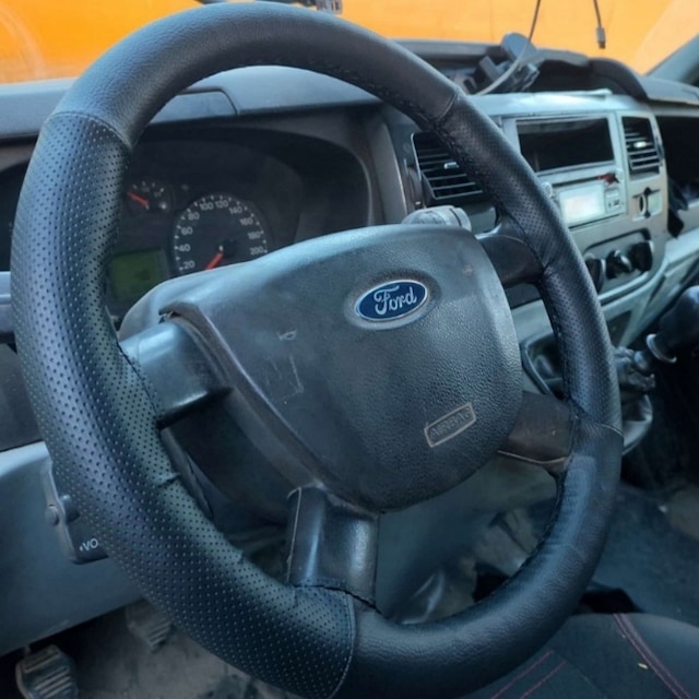 Dikişli Direksiyon Kılıfı Siyah Deri Noktalı Deri Siyah Dikişli Ford Transit İçin Siyah