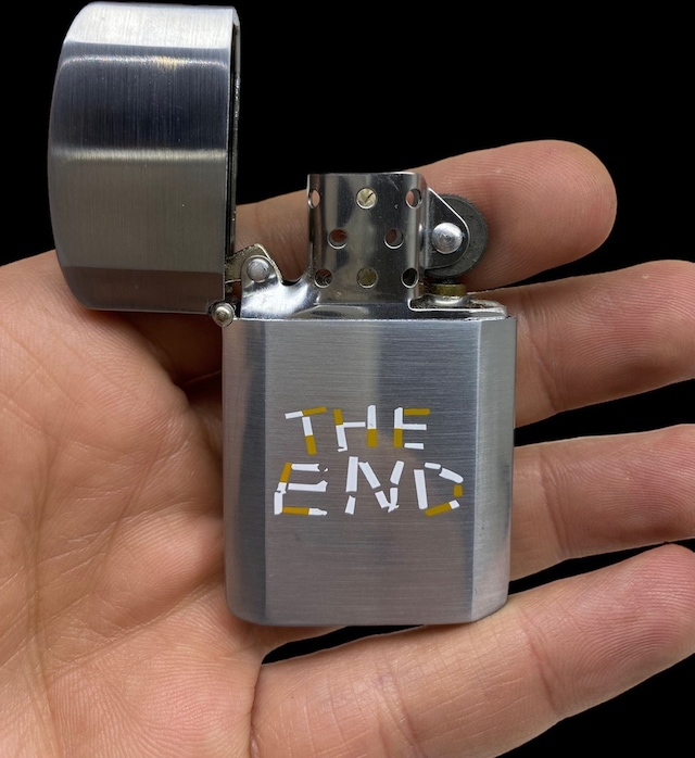 Lotus The End Yazı Baskılı Benzinli Metal Çakmak Gümüş Gri 309138