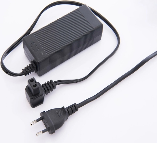 220v 12/24 Volta Dönüştürücü Oto Buzdolabı Adaptörü