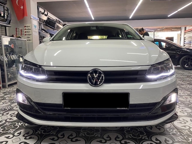 Yeni Polo Ön R Line Bıçak Parlak Siyah Plastik 2018-2021 Arası