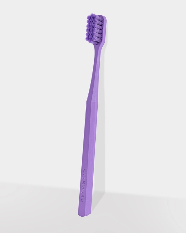 The Humble Co. Brush 7.000 Kıl İçeren Bitki Bazlı Yeyişkin Diş Fırçası Lila