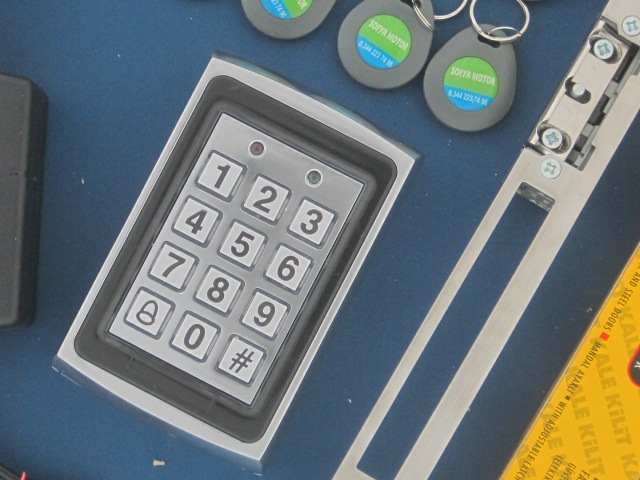 sifreli kapi cihazi keypad sifre paneli sifre sifreli gecis kontr