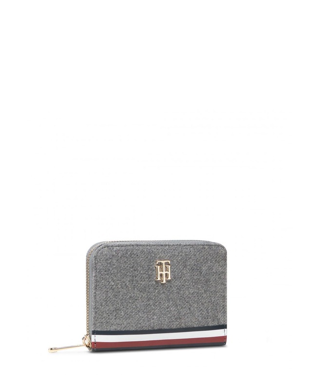 tommy hilfiger small purse