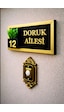Kişiye Özel Lüks Gold Ahşap Kapı İsimliği Çiçekli 10x20 Cm Mdf Dekoratif Kapı Tabelası