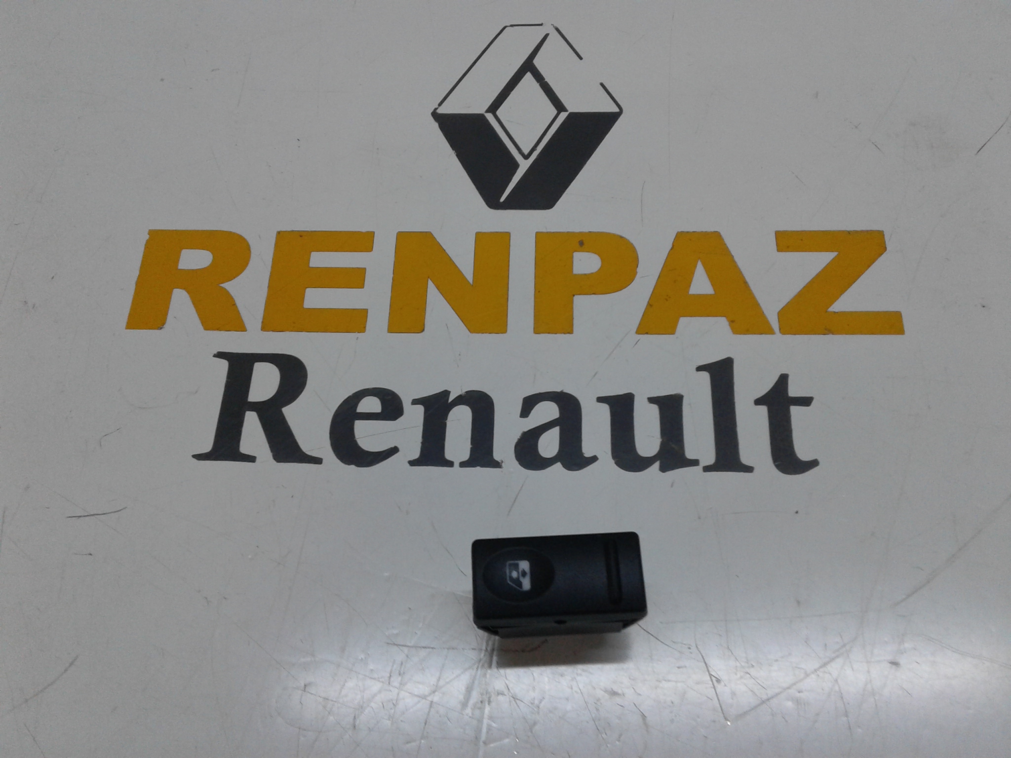 Renault 19 / Master Sağ Ön Cam Düğmesi 7700817337