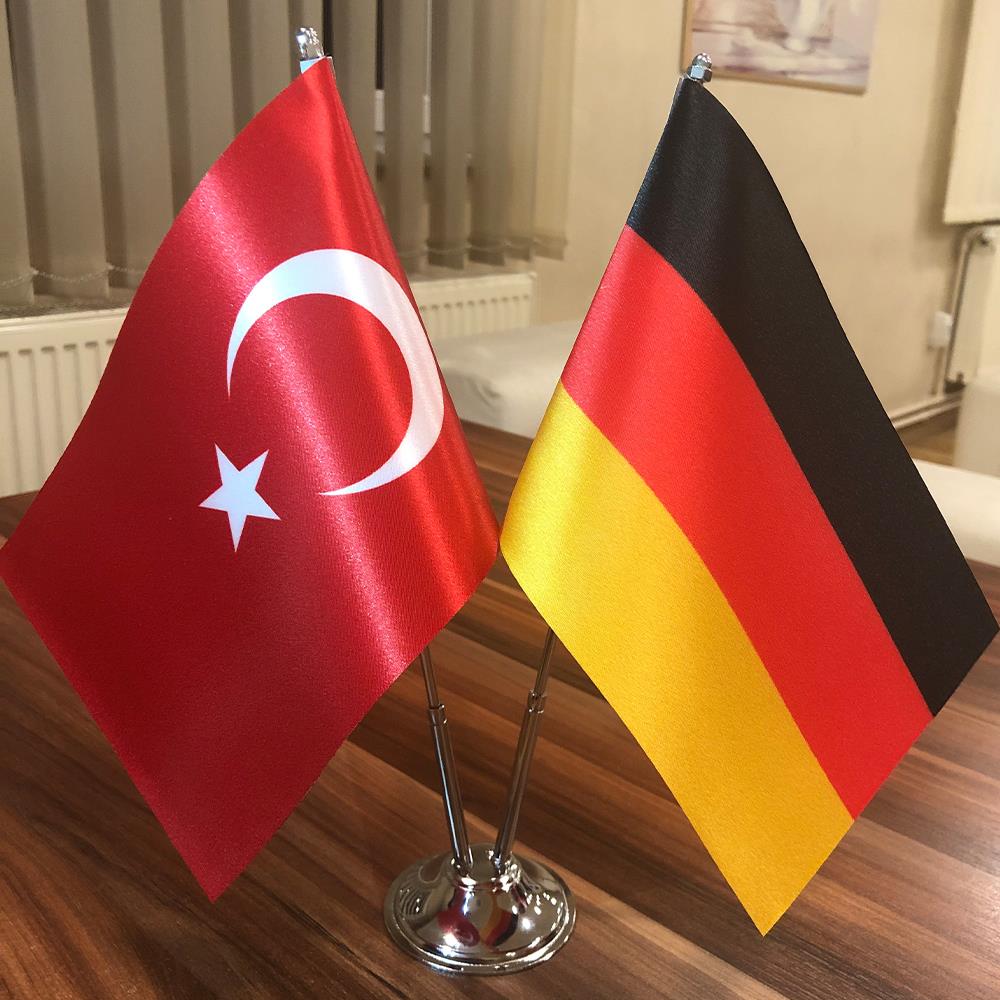 Almanya-Türkiye Masa Bayrağı Krom Direkli İkili Bayrak