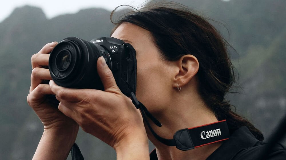 Canon EOS R7 18-150mm Aynasız Fotoğraf Makinesi