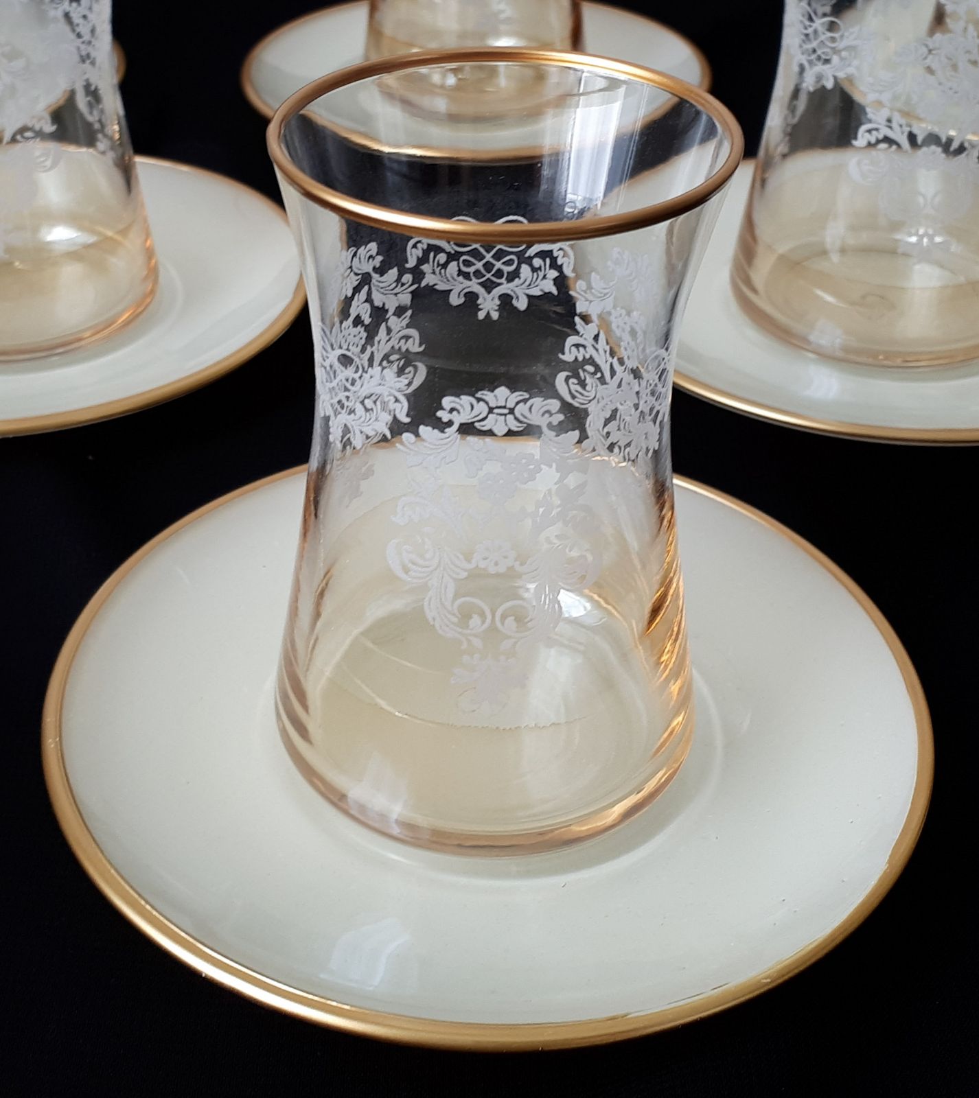 Altın Krem Tabaklı 12 Parça Cam Çay Bardağı Çay Tabağı Çay Takımı